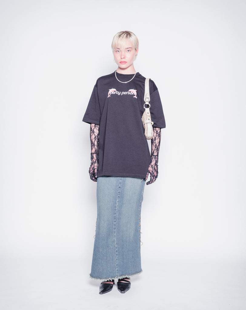 Model black oversize t-shirt with party person print.
